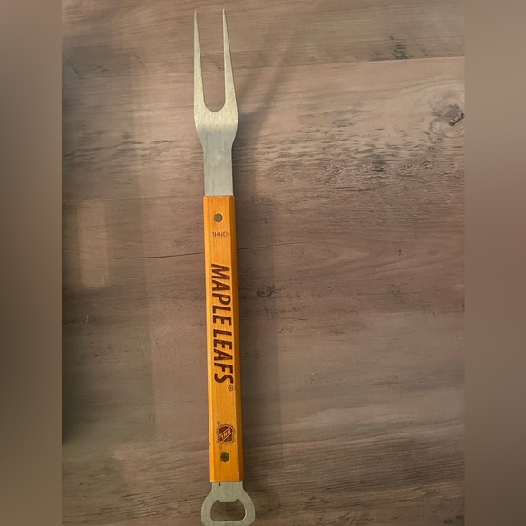 Maple Leafs BBQ Set - Picture 4 of 7